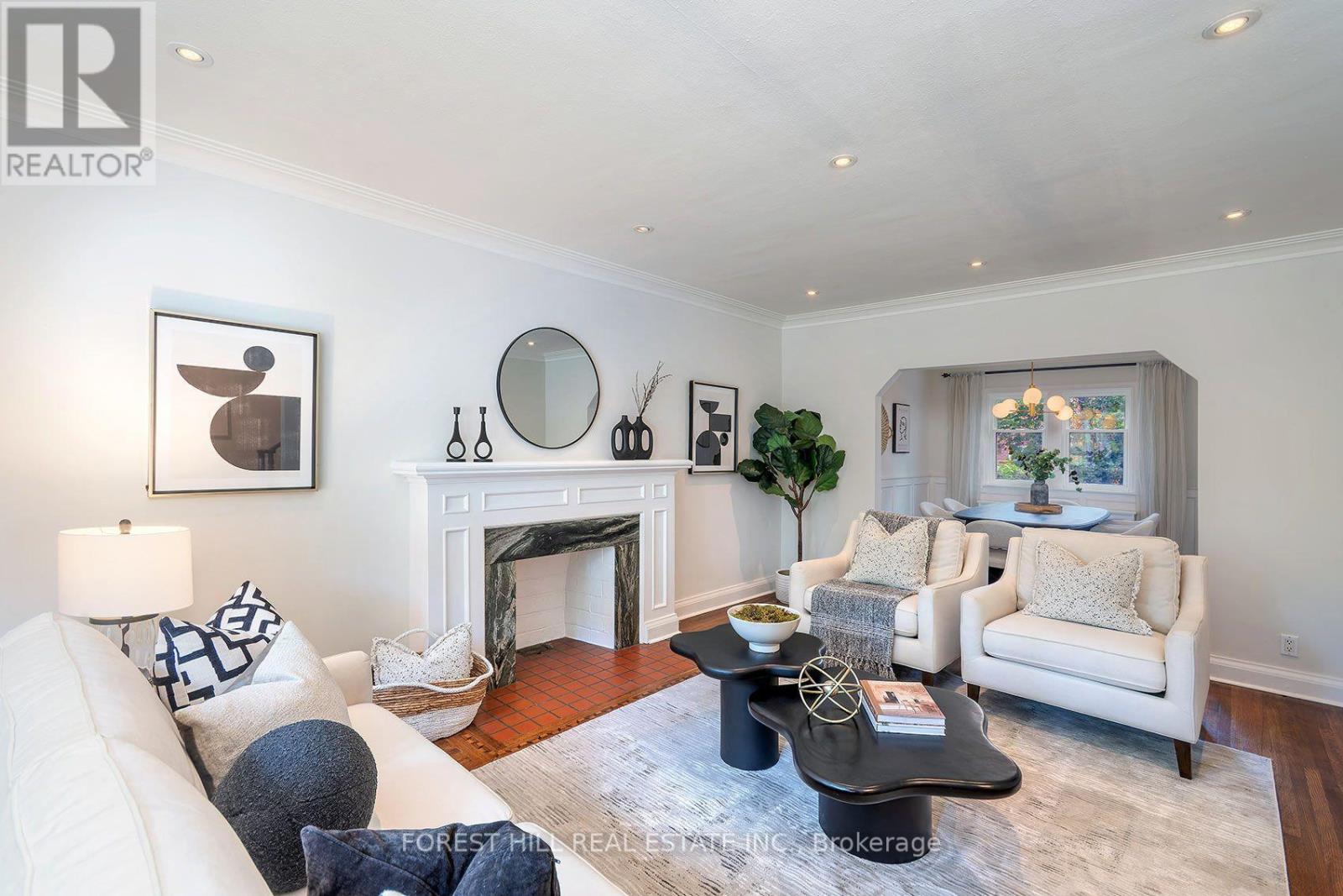 17 FAIRLEIGH CRESCENT Toronto (Forest Hill North), ON M6C 3R7