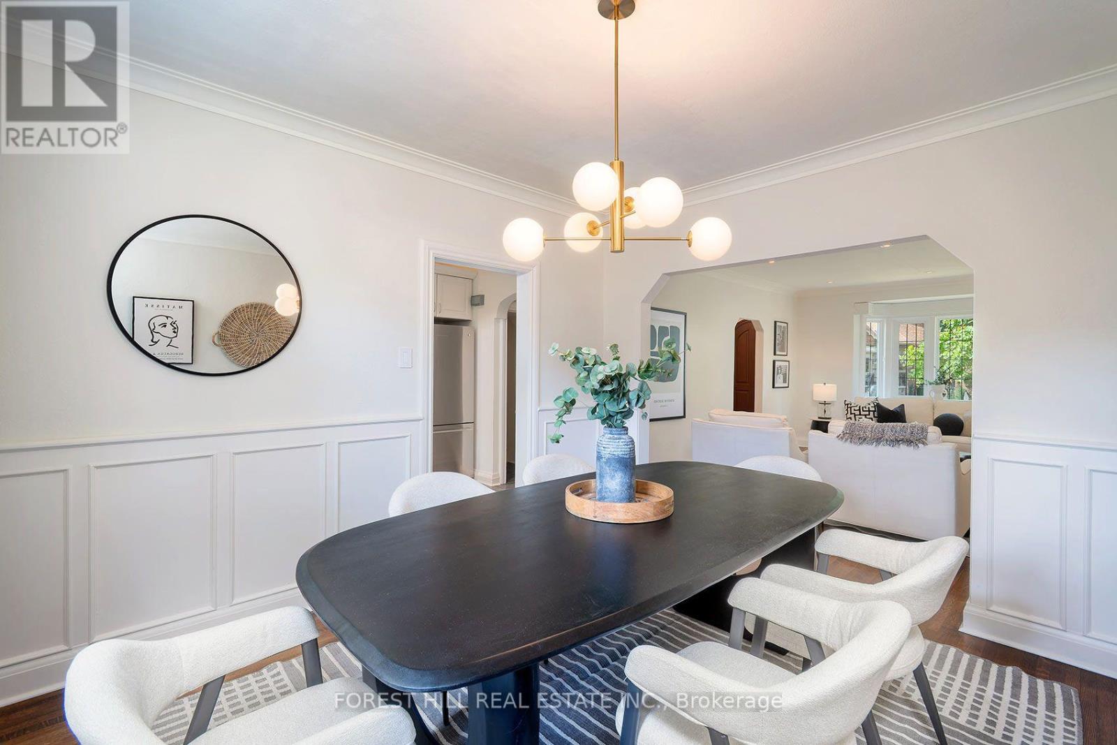 17 FAIRLEIGH CRESCENT Toronto (Forest Hill North), ON M6C 3R7