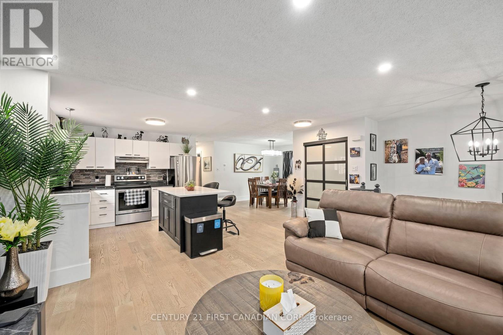 902 Railton Avenue, London East, Ontario  N5V 4V9 - Photo 4 - X13682016