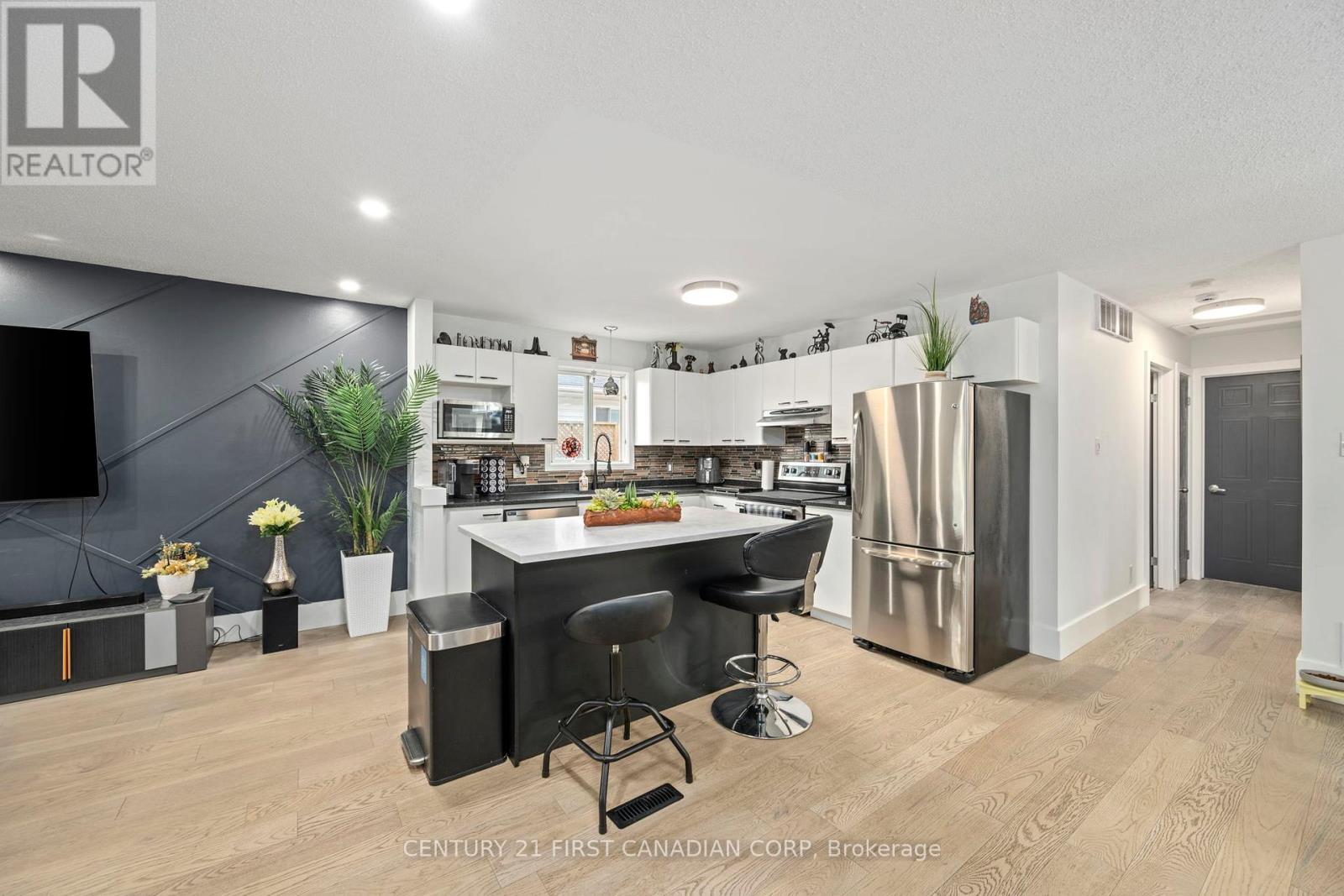 902 Railton Avenue, London East, Ontario  N5V 4V9 - Photo 9 - X13682016