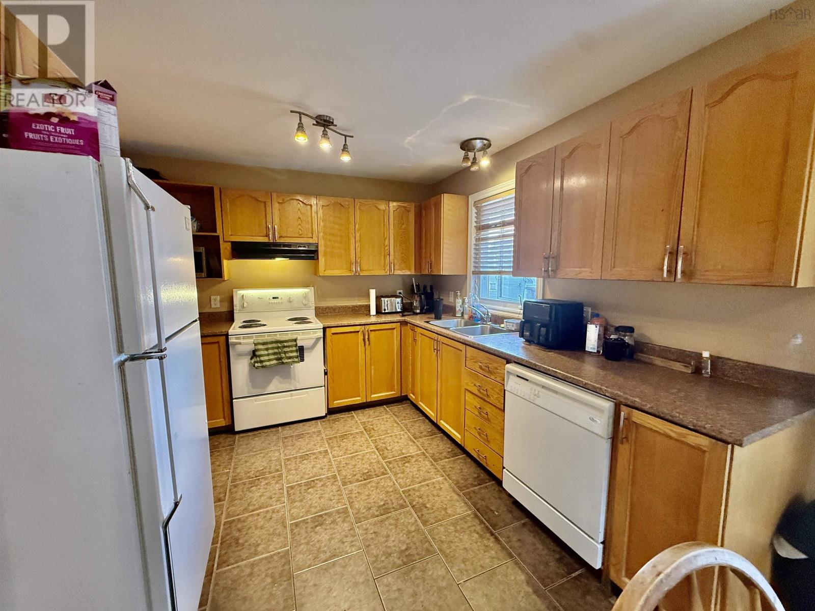 6 Beacon Street, Dartmouth, Nova Scotia  B2Y 1Y2 - Photo 6 - 202618984
