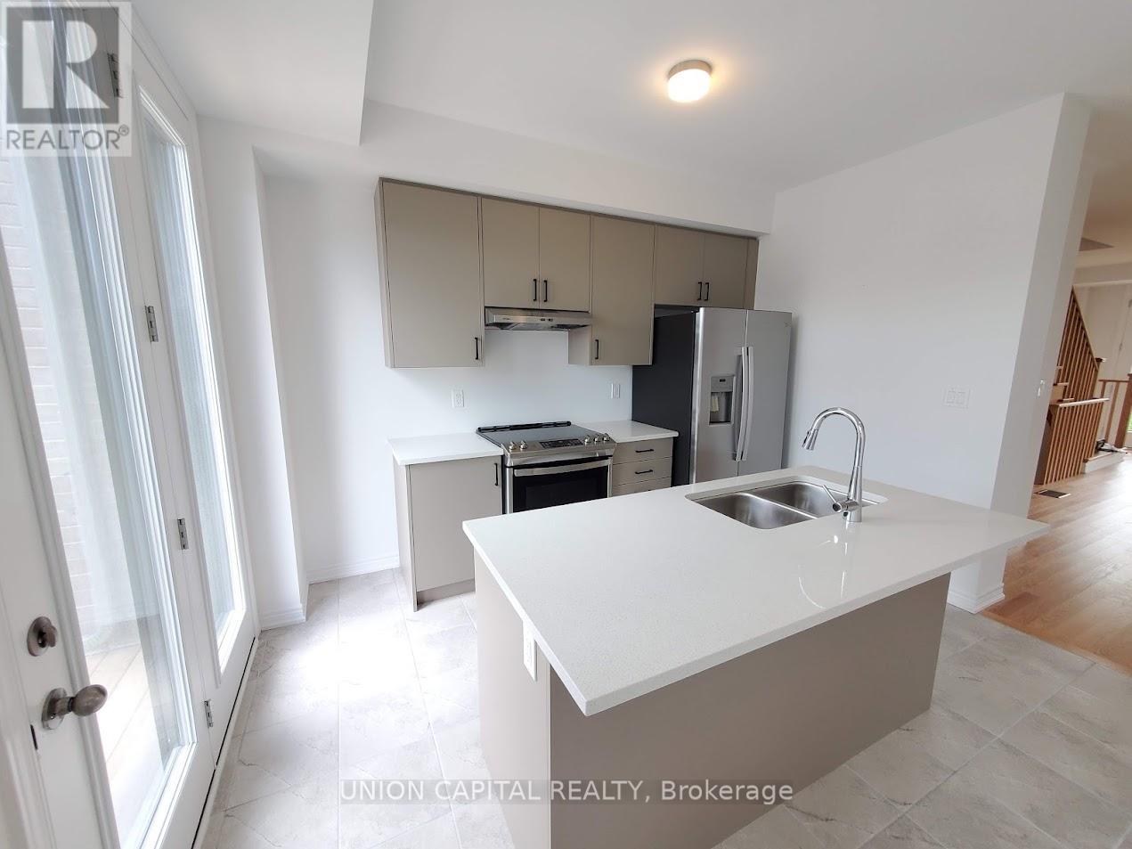 83 Sorbara Way, Whitby, Ontario  L1M 2L1 - Photo 36 - E13681966