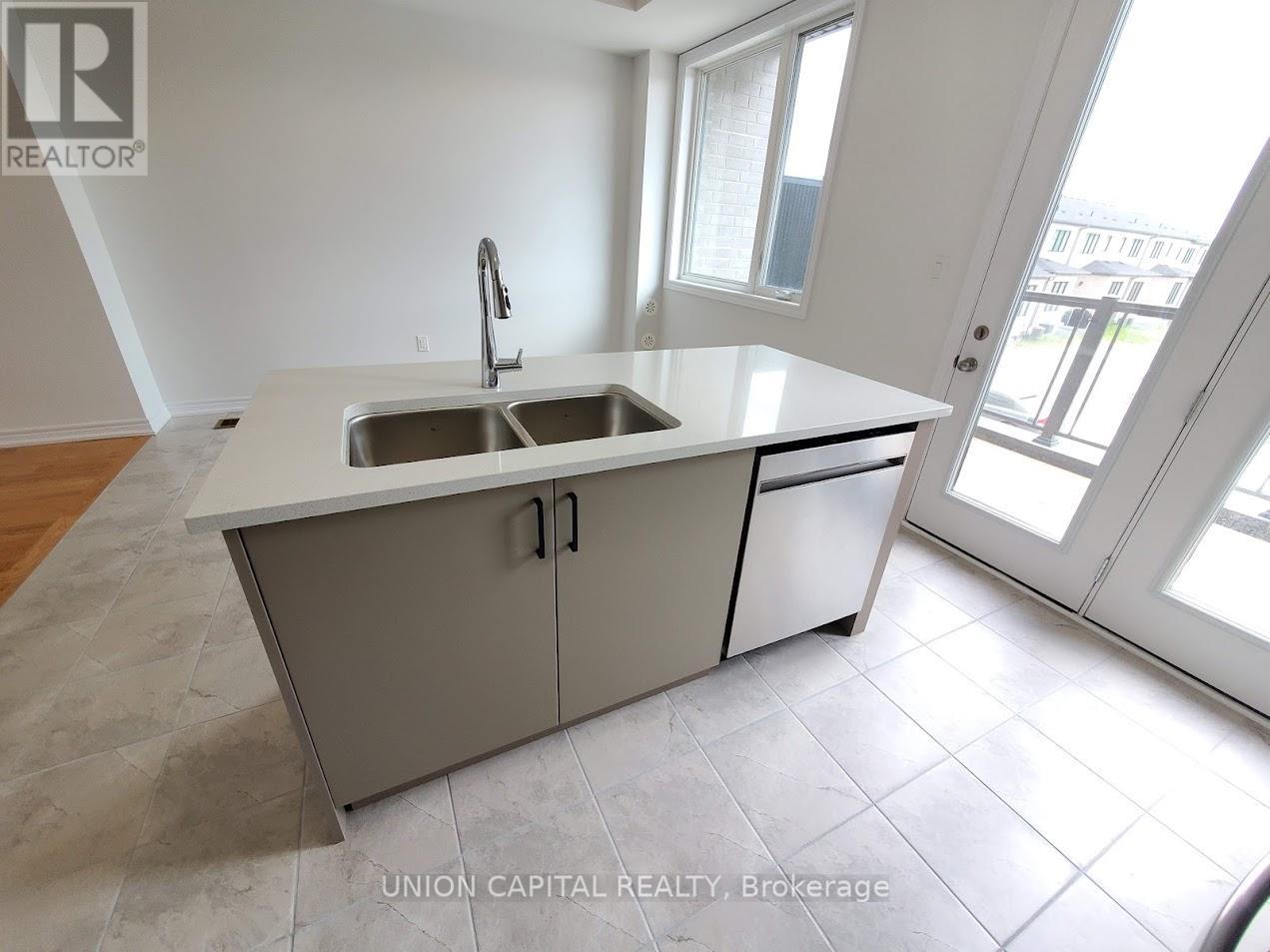 83 Sorbara Way, Whitby, Ontario  L1M 2L1 - Photo 39 - E13681966