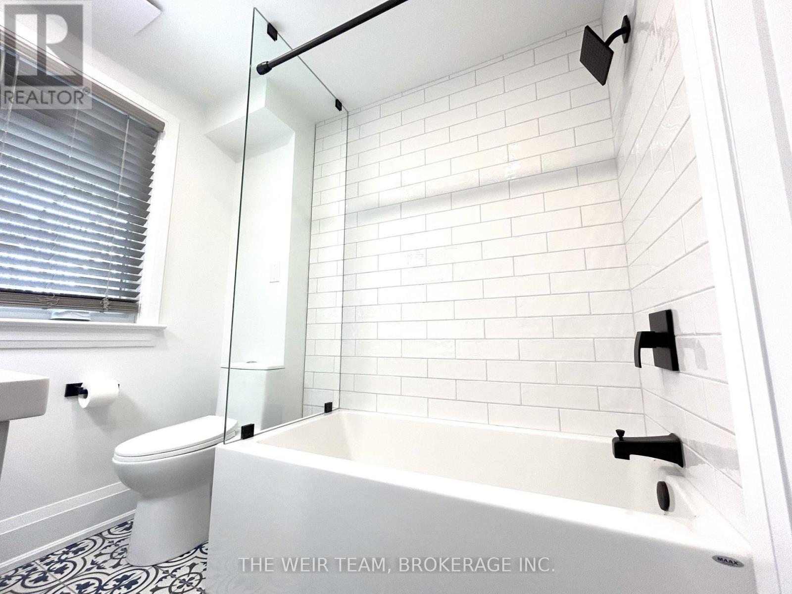 3 Costain Avenue, Toronto, Ontario  M4E 2G7 - Photo 15 - E13682068