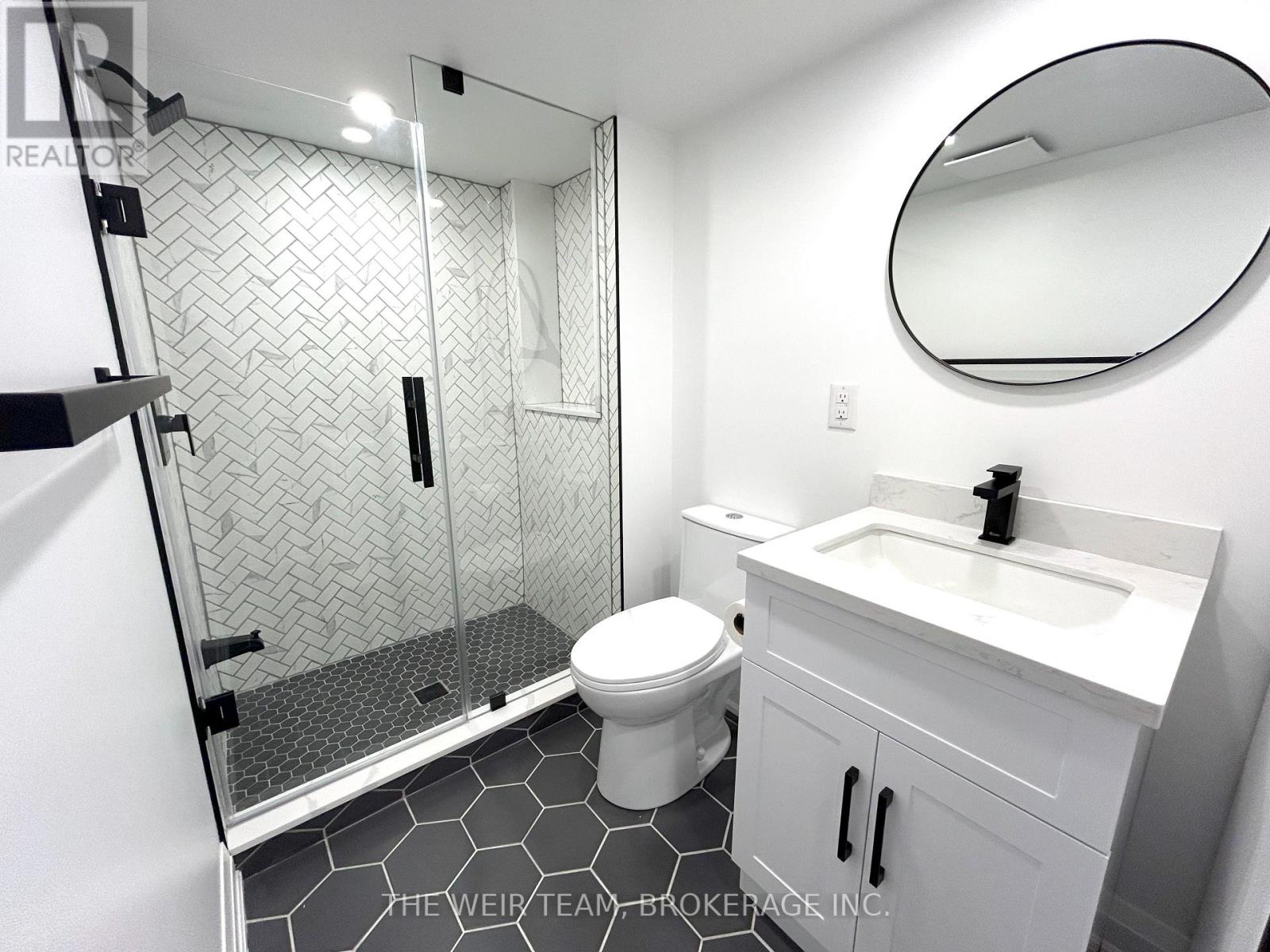 3 Costain Avenue, Toronto, Ontario  M4E 2G7 - Photo 19 - E13682068