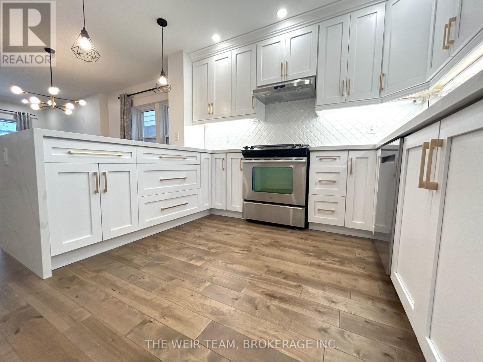 3 Costain Avenue, Toronto, Ontario  M4E 2G7 - Photo 3 - E13682068