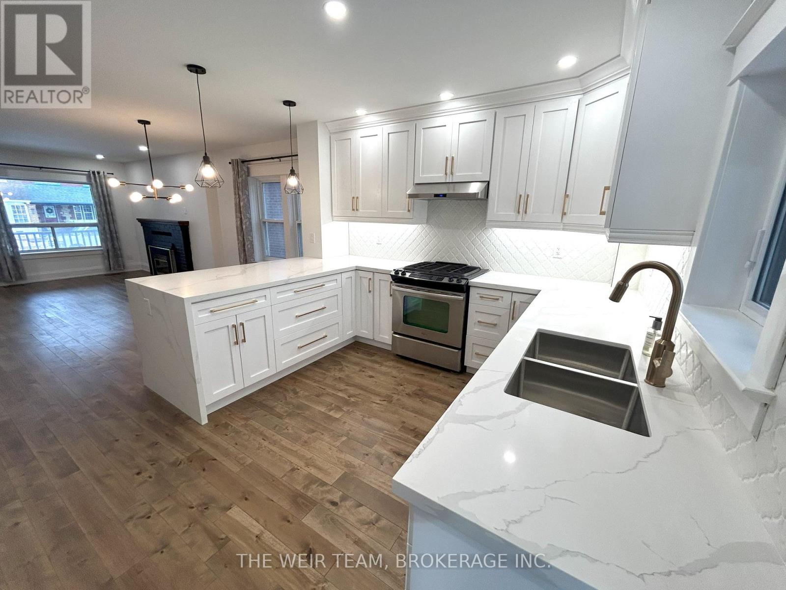 3 Costain Avenue, Toronto, Ontario  M4E 2G7 - Photo 4 - E13682068