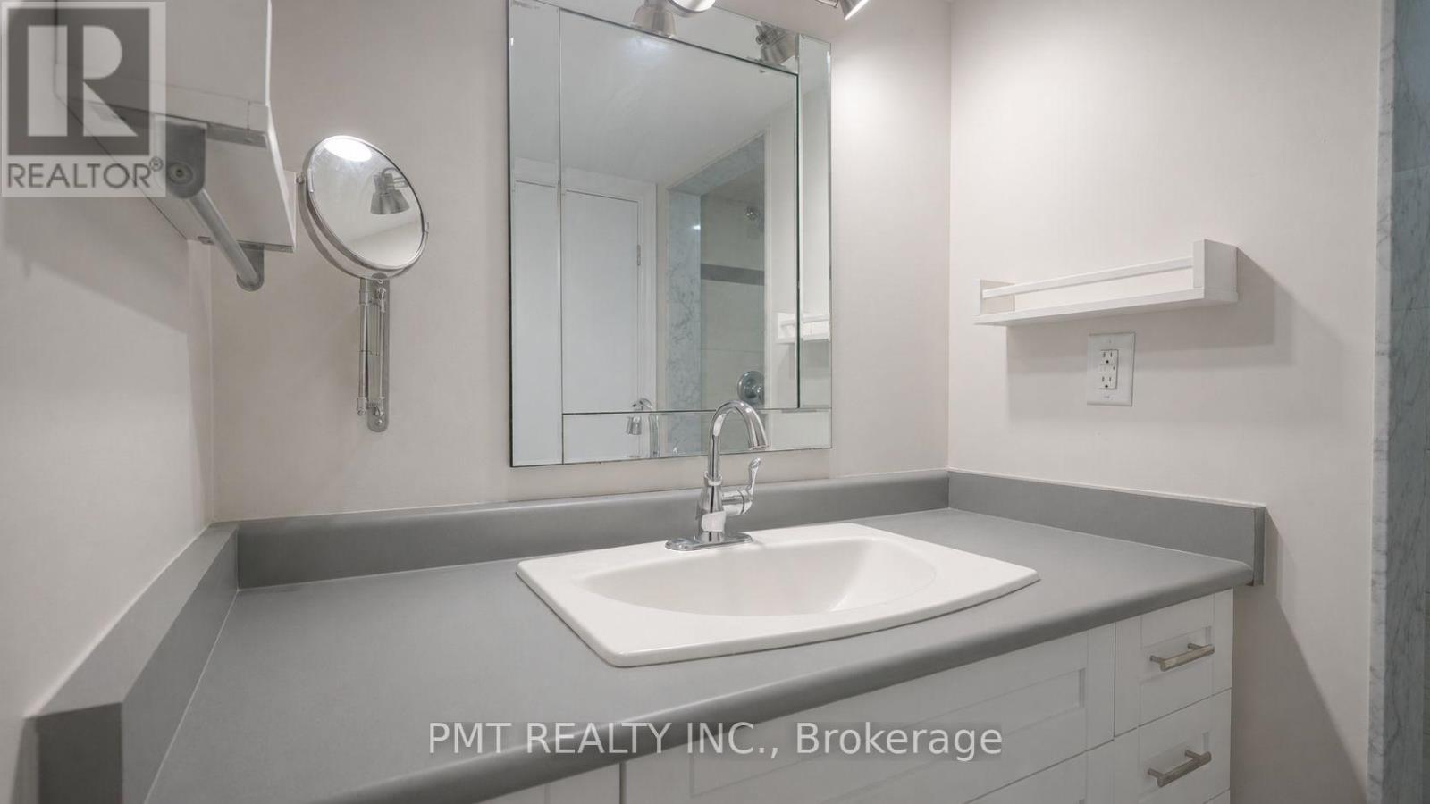 Lower - 881 Coxwell Avenue, Toronto, Ontario  M4C 3G1 - Photo 14 - E13682104