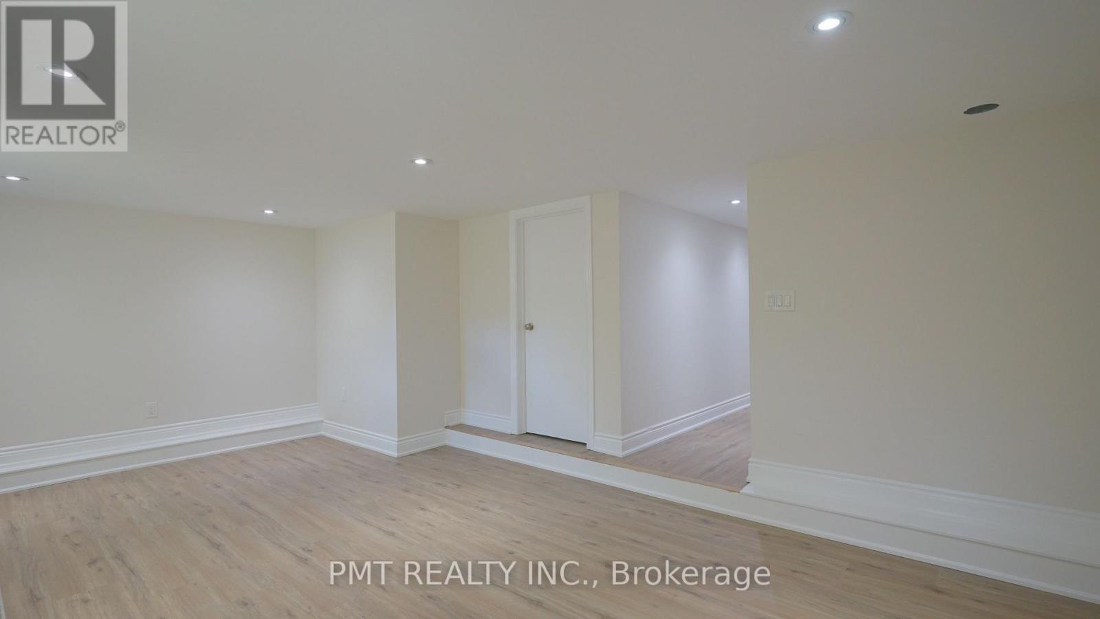 Lower - 881 Coxwell Avenue, Toronto, Ontario  M4C 3G1 - Photo 2 - E13682104