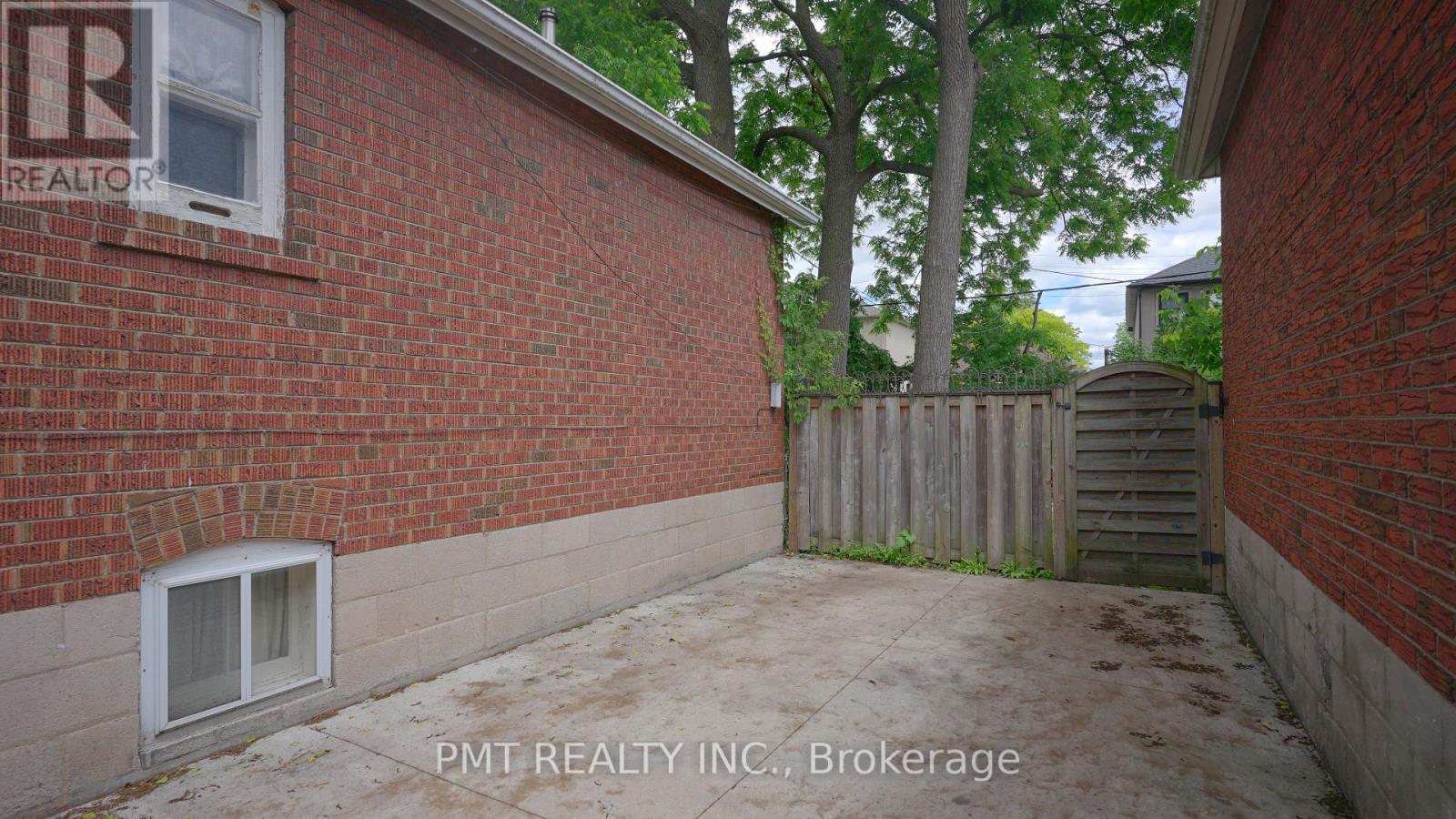 Lower - 881 Coxwell Avenue, Toronto, Ontario  M4C 3G1 - Photo 22 - E13682104