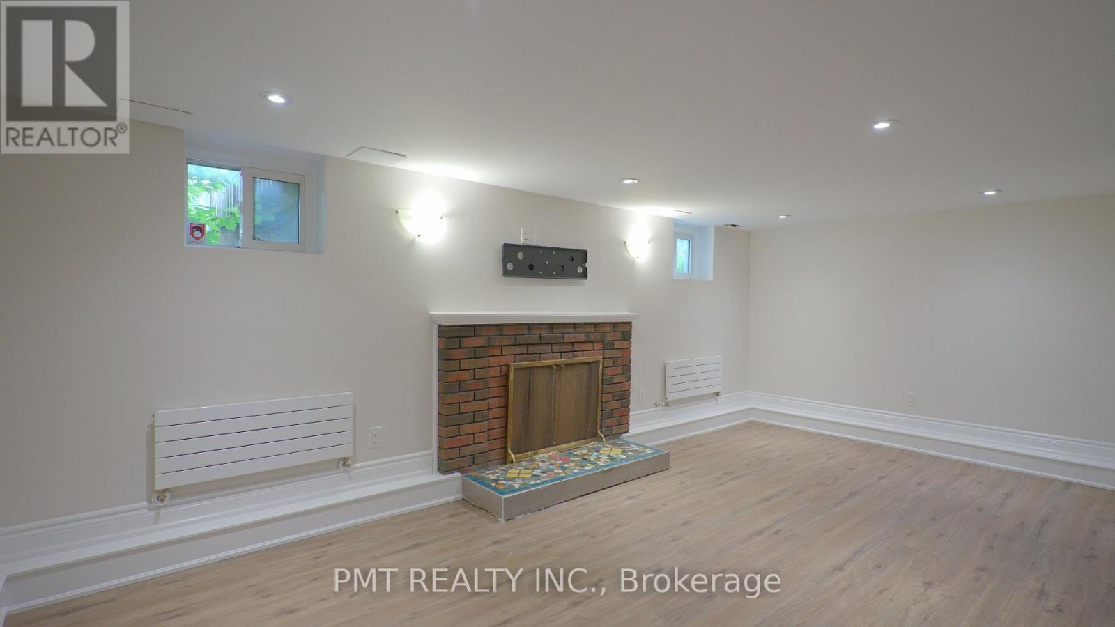 Lower - 881 Coxwell Avenue, Toronto, Ontario  M4C 3G1 - Photo 5 - E13682104