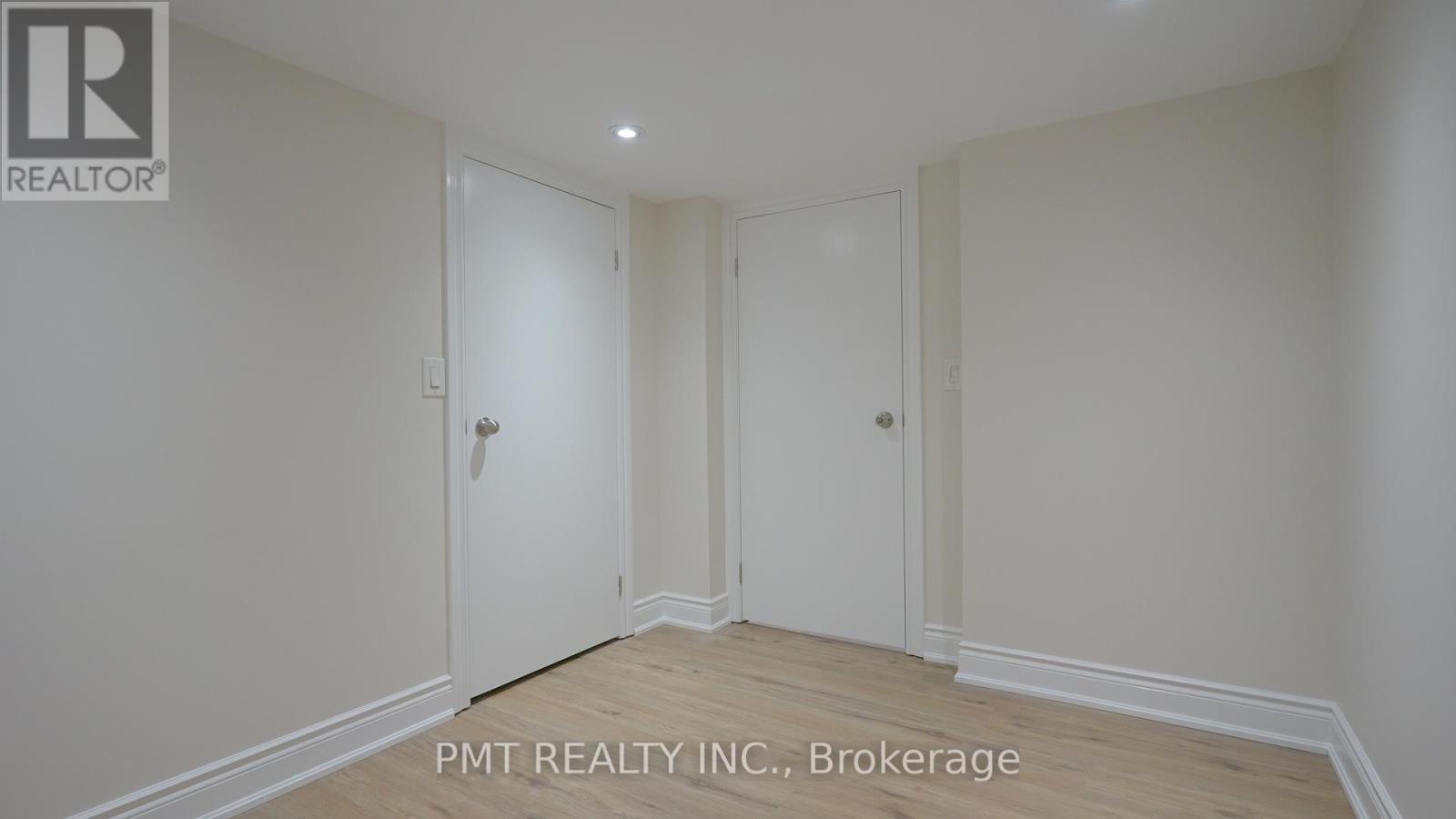 Lower - 881 Coxwell Avenue, Toronto, Ontario  M4C 3G1 - Photo 8 - E13682104