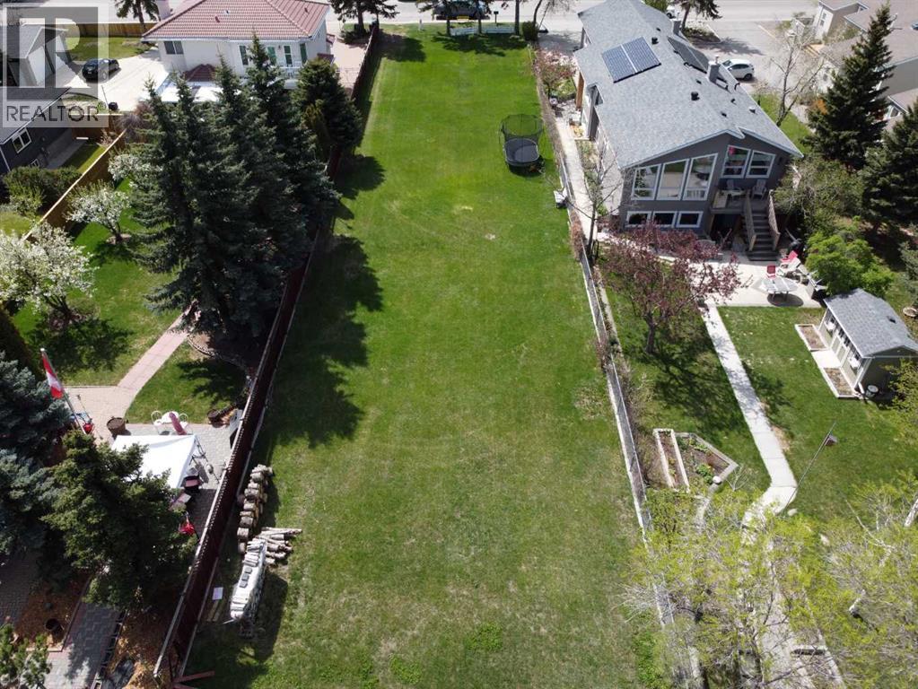 8520 48 Avenue NW, calgary, Alberta