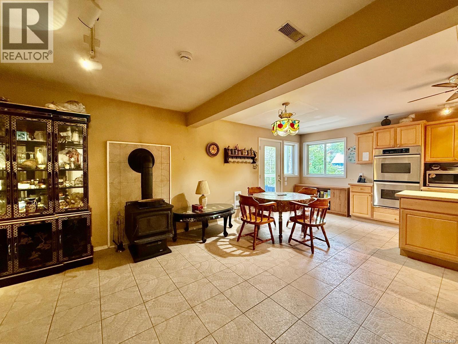 1212 Lynn Rd, Tofino, British Columbia  V0R 2Z0 - Photo 25 - 1046467