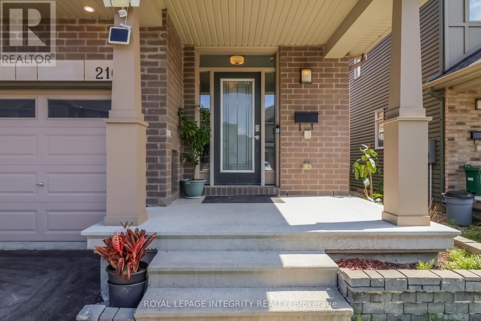 216 Gossamer Street, Ottawa, Ontario  K1C 7G4 - Photo 4 - X13682054