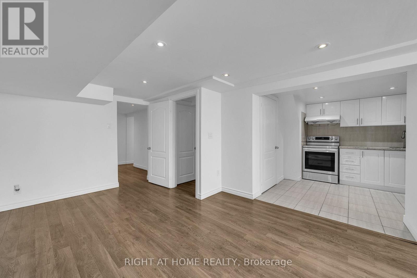 303 Blue Grass Boulevard, Richmond Hill, Ontario  L4C 3H3 - Photo 16 - N13681824