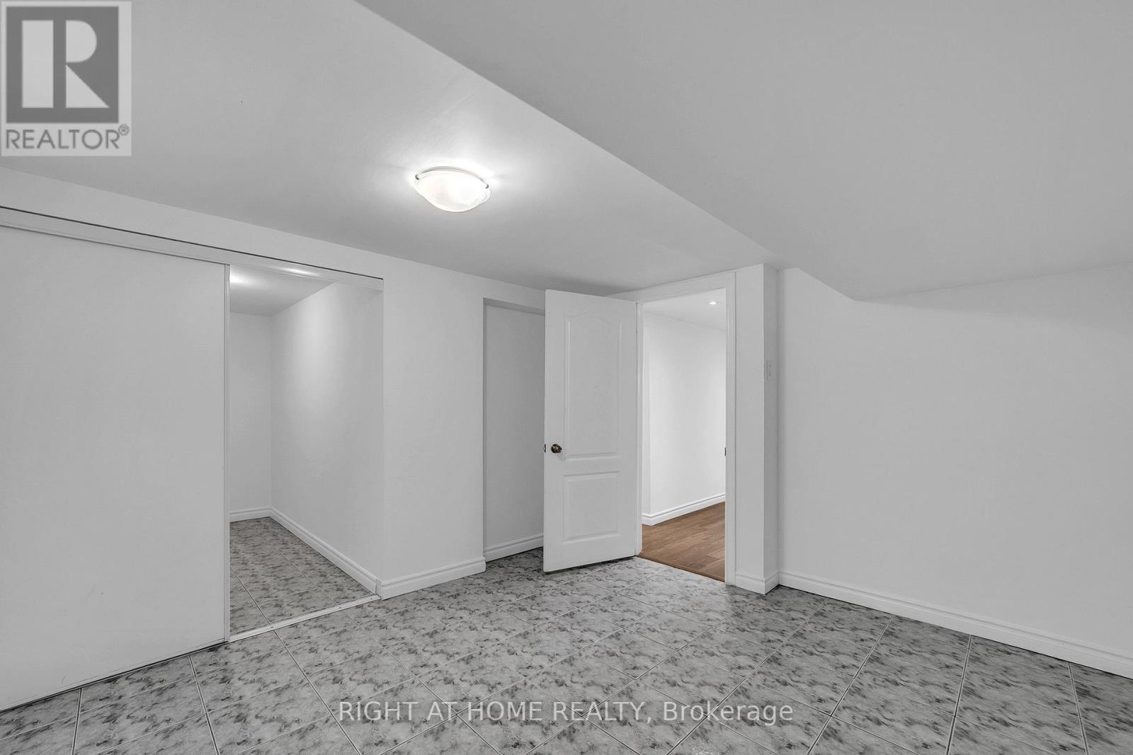 303 Blue Grass Boulevard, Richmond Hill, Ontario  L4C 3H3 - Photo 18 - N13681824