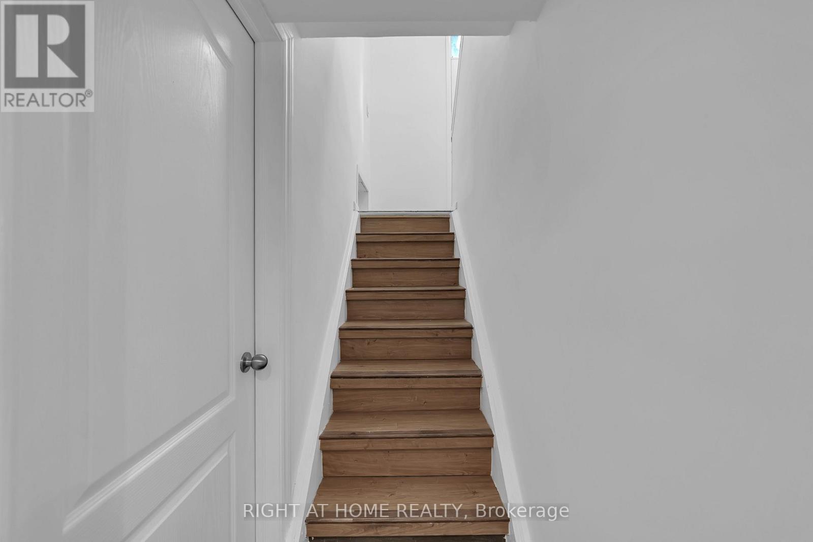 303 Blue Grass Boulevard, Richmond Hill, Ontario  L4C 3H3 - Photo 7 - N13681824