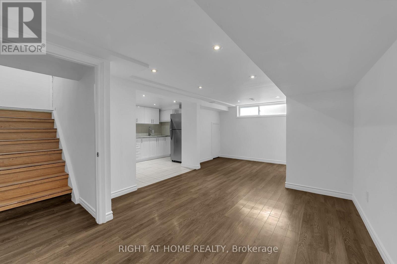 303 Blue Grass Boulevard, Richmond Hill, Ontario  L4C 3H3 - Photo 8 - N13681824