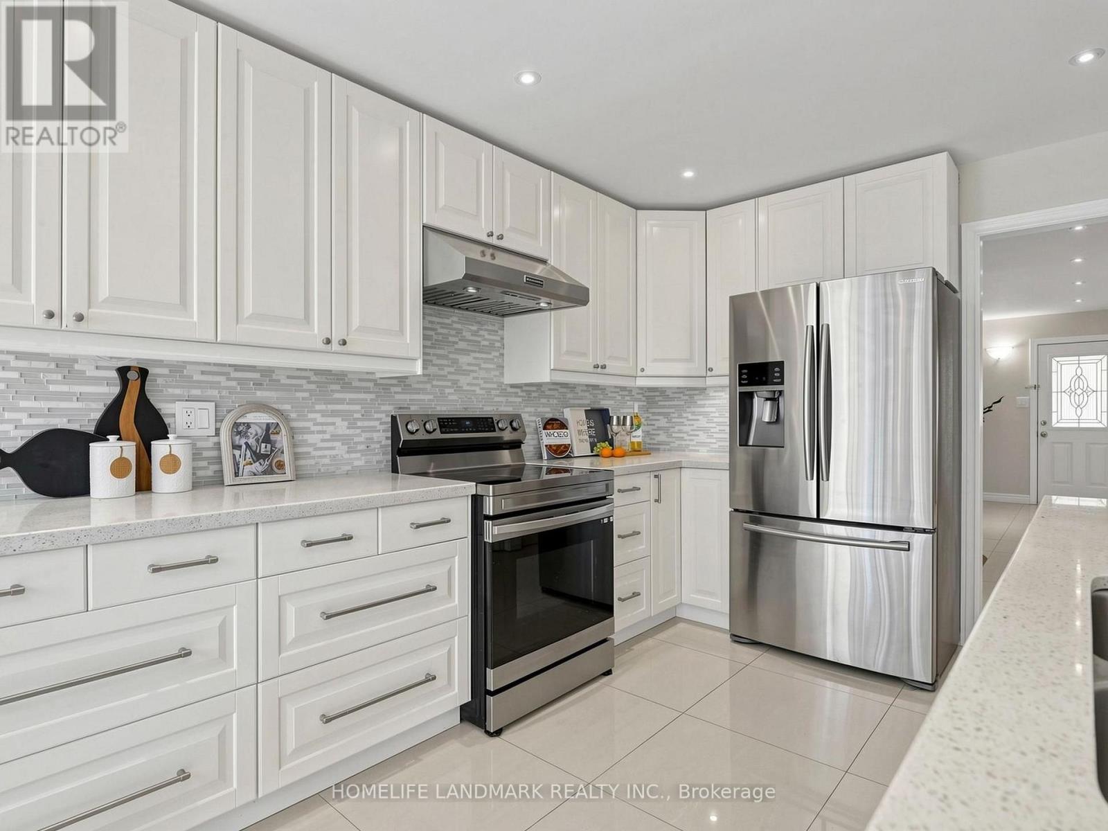 60 Ingleborough Court, Markham, Ontario  L3R 8M4 - Photo 13 - N13681980