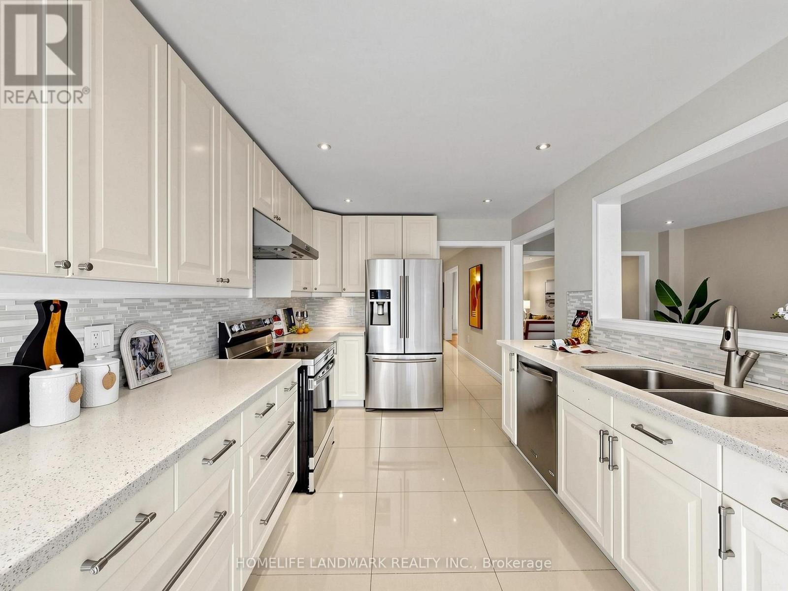 60 Ingleborough Court, Markham, Ontario  L3R 8M4 - Photo 14 - N13681980