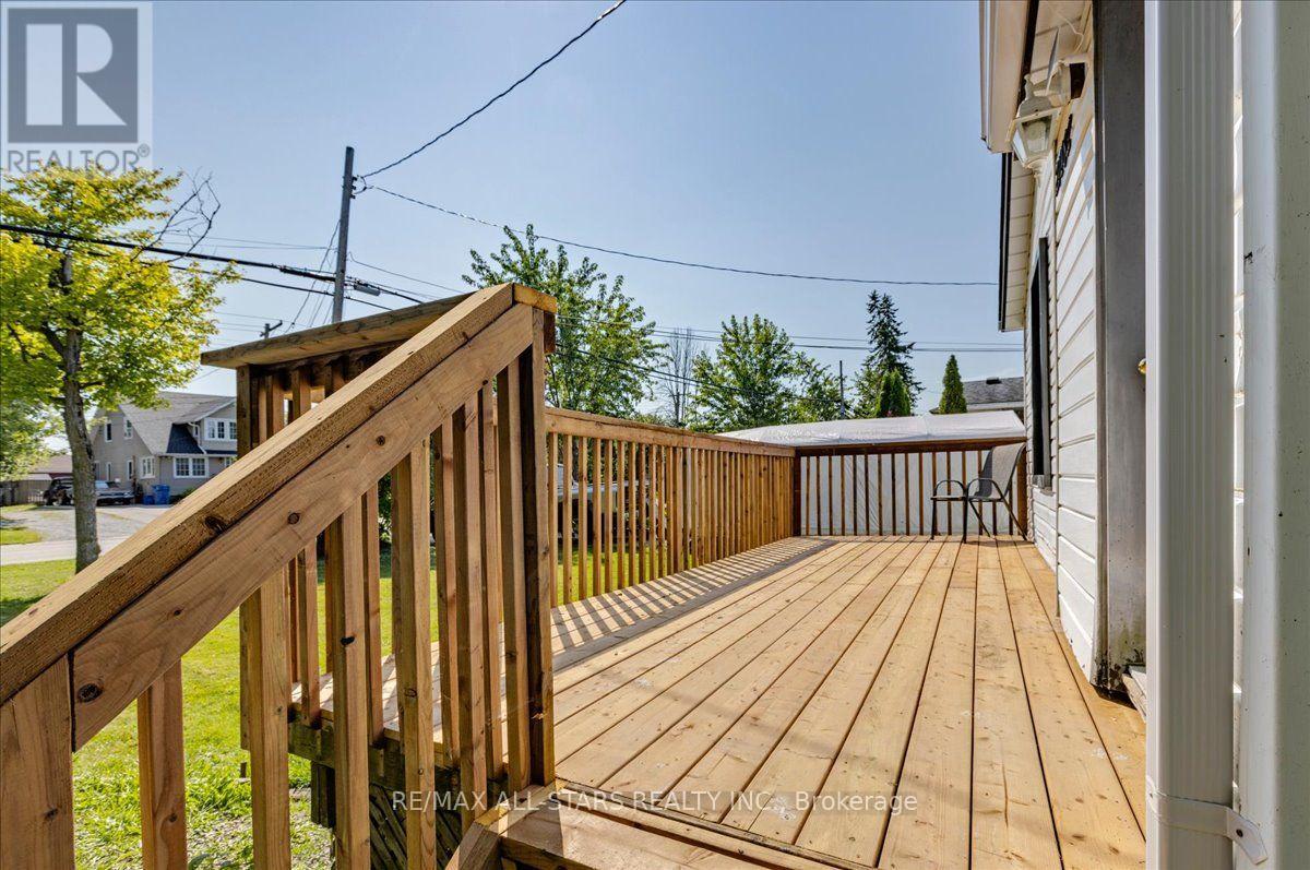 27182 Woodbine Avenue, Georgina, Ontario  L4P 3E9 - Photo 3 - N13682082