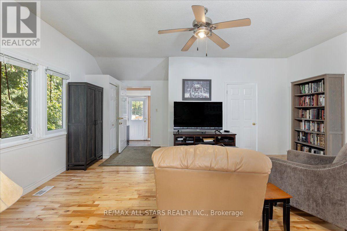 27182 Woodbine Avenue, Georgina, Ontario  L4P 3E9 - Photo 5 - N13682082