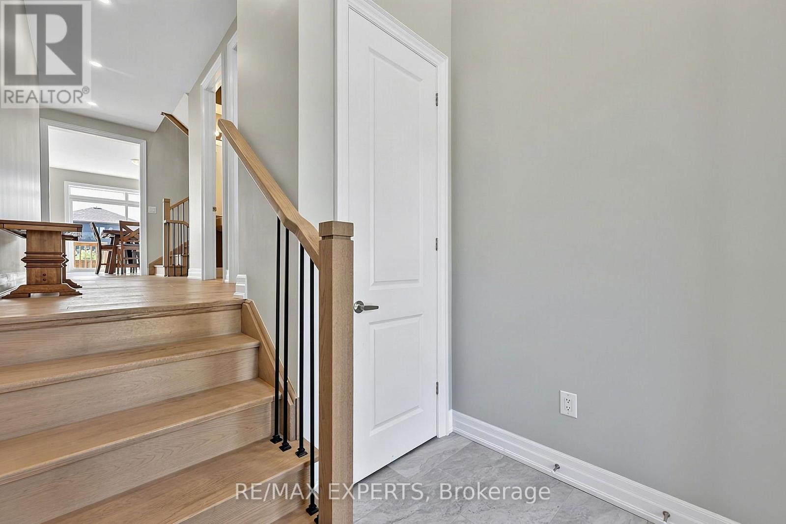 222 Mapleside Drive, Wasaga Beach, Ontario  L9Z 0L4 - Photo 4 - S13681848