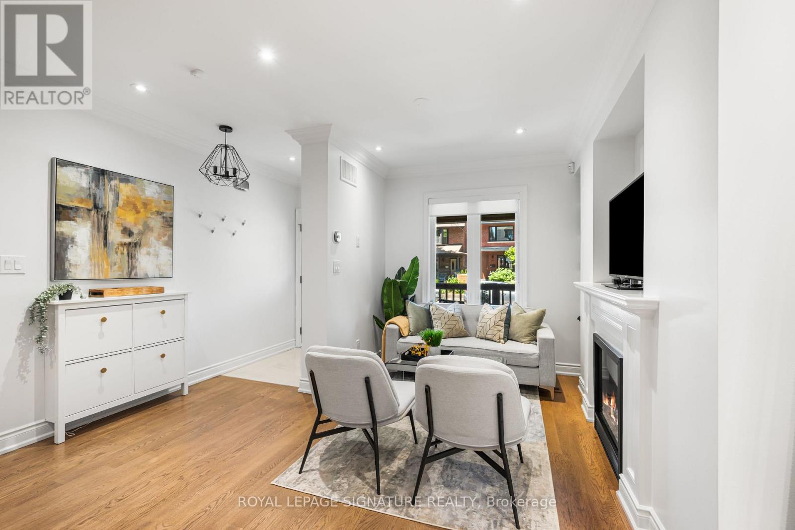 79 Pendrith Street, Toronto, Ontario  M6G 1R8 - Photo 5 - W13681802