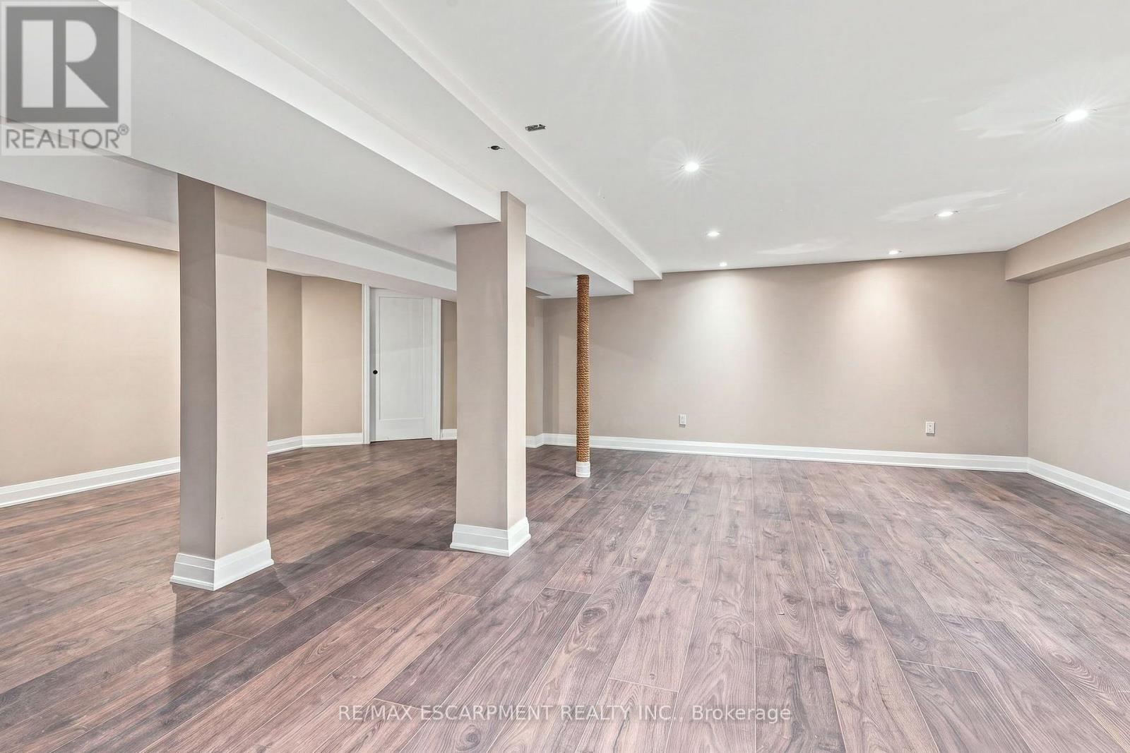 2019 Dundas Street, Burlington, Ontario  L7P 0S8 - Photo 34 - W13681822
