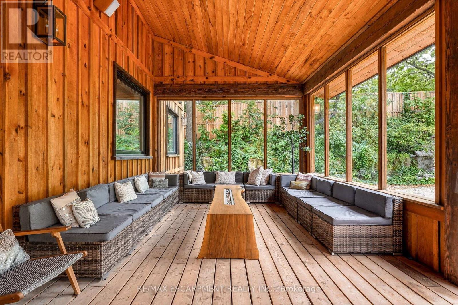 2019 Dundas Street, Burlington, Ontario  L7P 0S8 - Photo 35 - W13681822