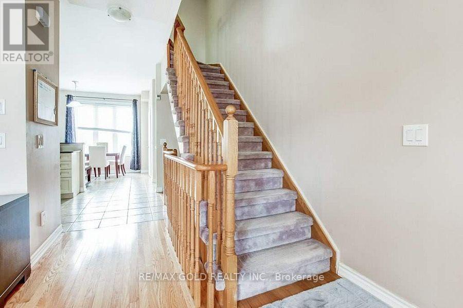 6 Cailiff Street, Brampton, Ontario  L6Y 0P9 - Photo 5 - W13681840