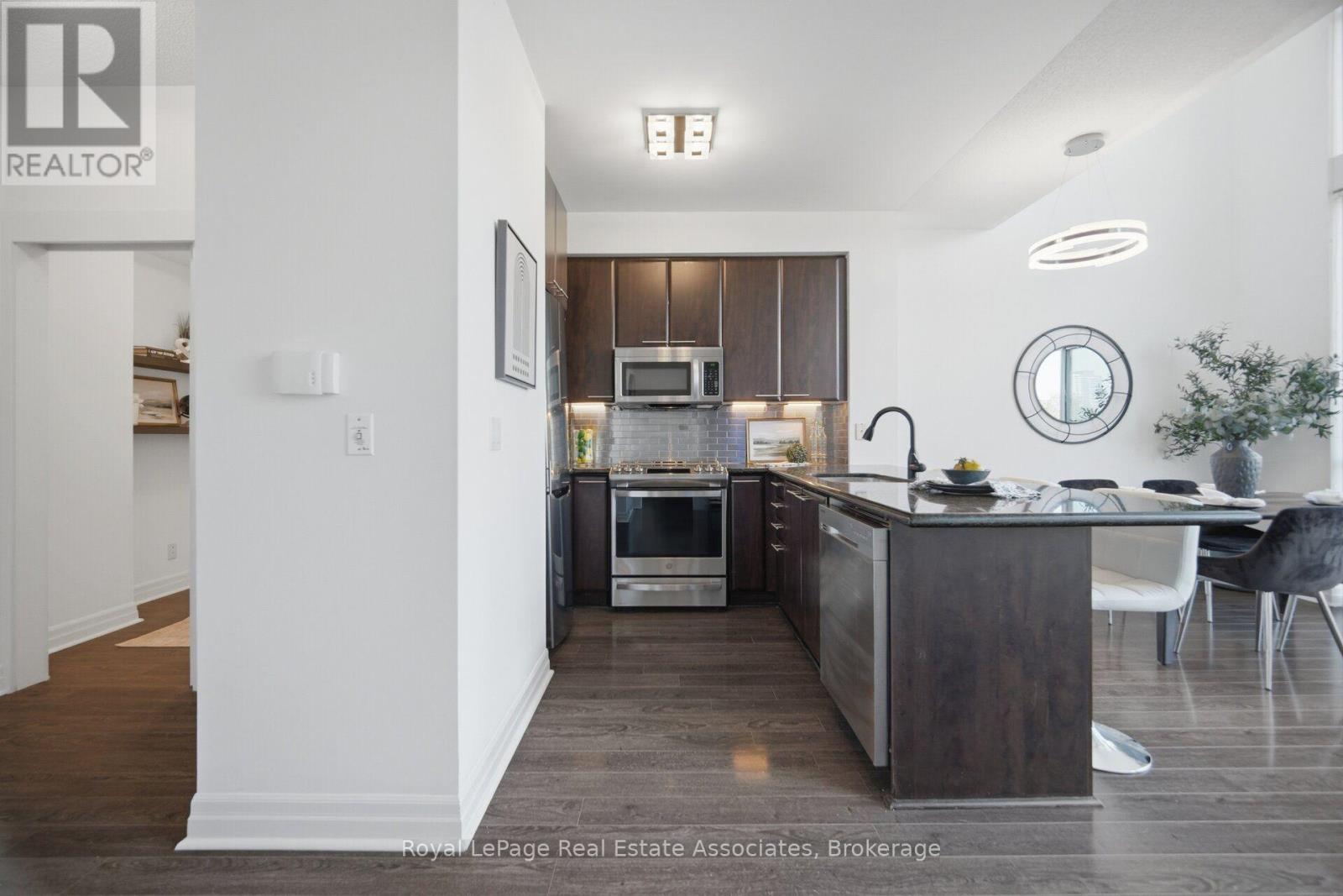 305 - 220 Burnhamthorpe Road W, Mississauga, Ontario  L5B 4N4 - Photo 11 - W13681924