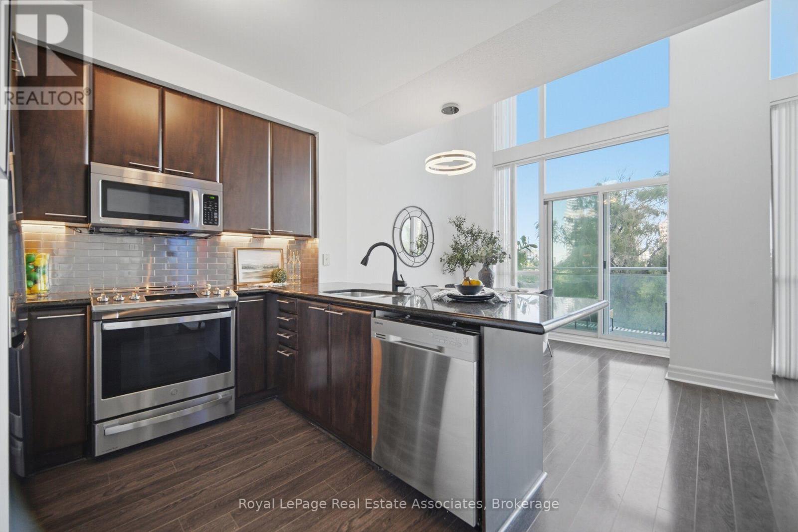 305 - 220 Burnhamthorpe Road W, Mississauga, Ontario  L5B 4N4 - Photo 12 - W13681924