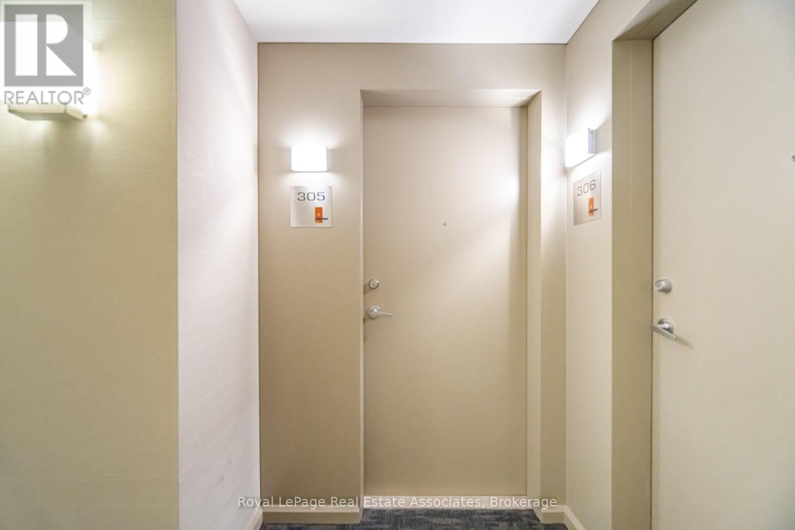 305 - 220 Burnhamthorpe Road W, Mississauga, Ontario  L5B 4N4 - Photo 4 - W13681924