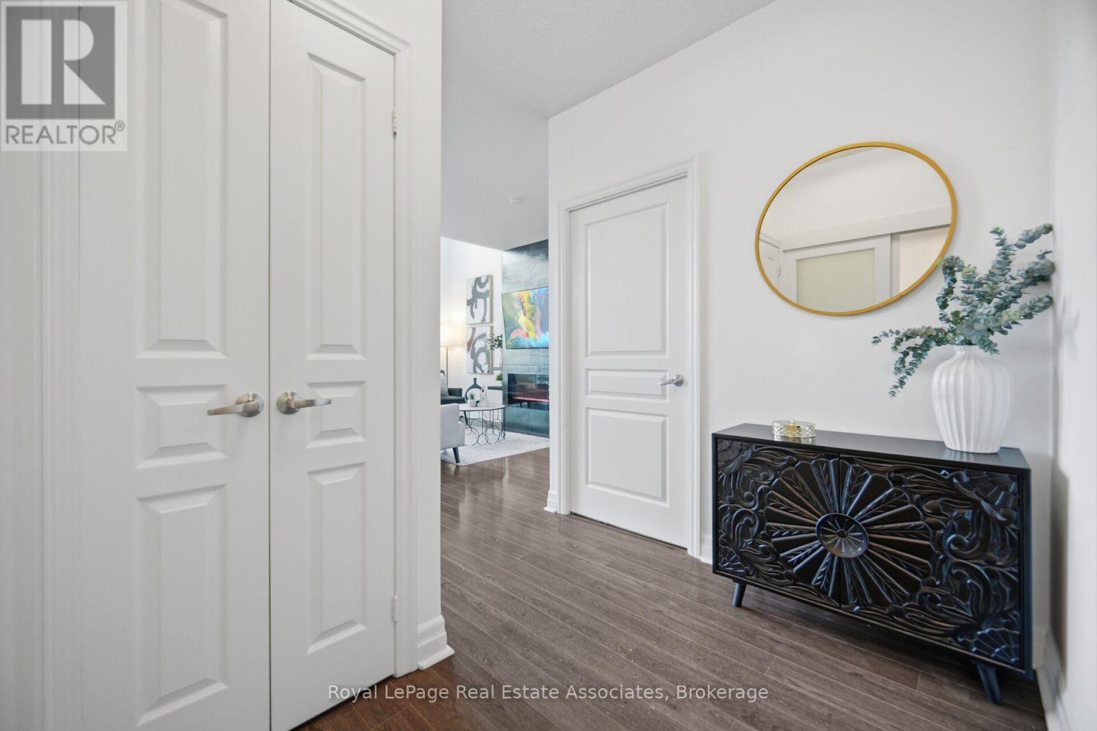 305 - 220 Burnhamthorpe Road W, Mississauga, Ontario  L5B 4N4 - Photo 6 - W13681924