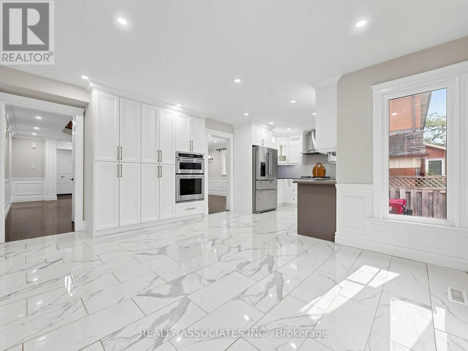 96 Zinnia Place S, Vaughan, Ontario  L4L 6G7 - Photo 10 - N13592408