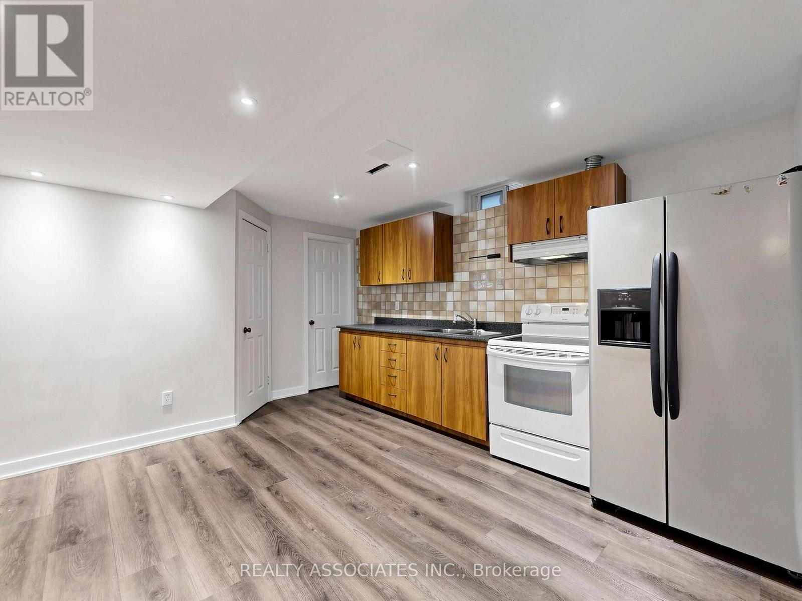 96 Zinnia Place S, Vaughan, Ontario  L4L 6G7 - Photo 30 - N13592408