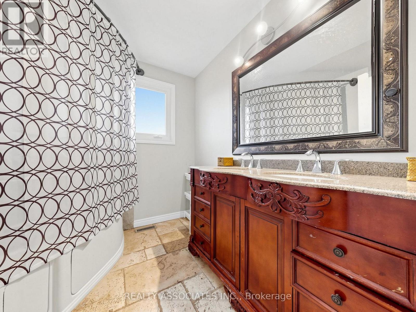 96 Zinnia Place S, Vaughan, Ontario  L4L 6G7 - Photo 16 - N13592408