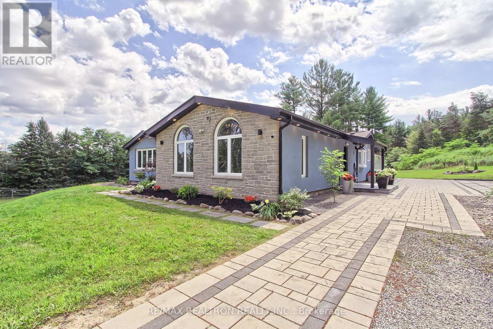 3433 Mount Albert Road, East Gwillimbury, Ontario  L0G 1V0 - Photo 2 - N13681906