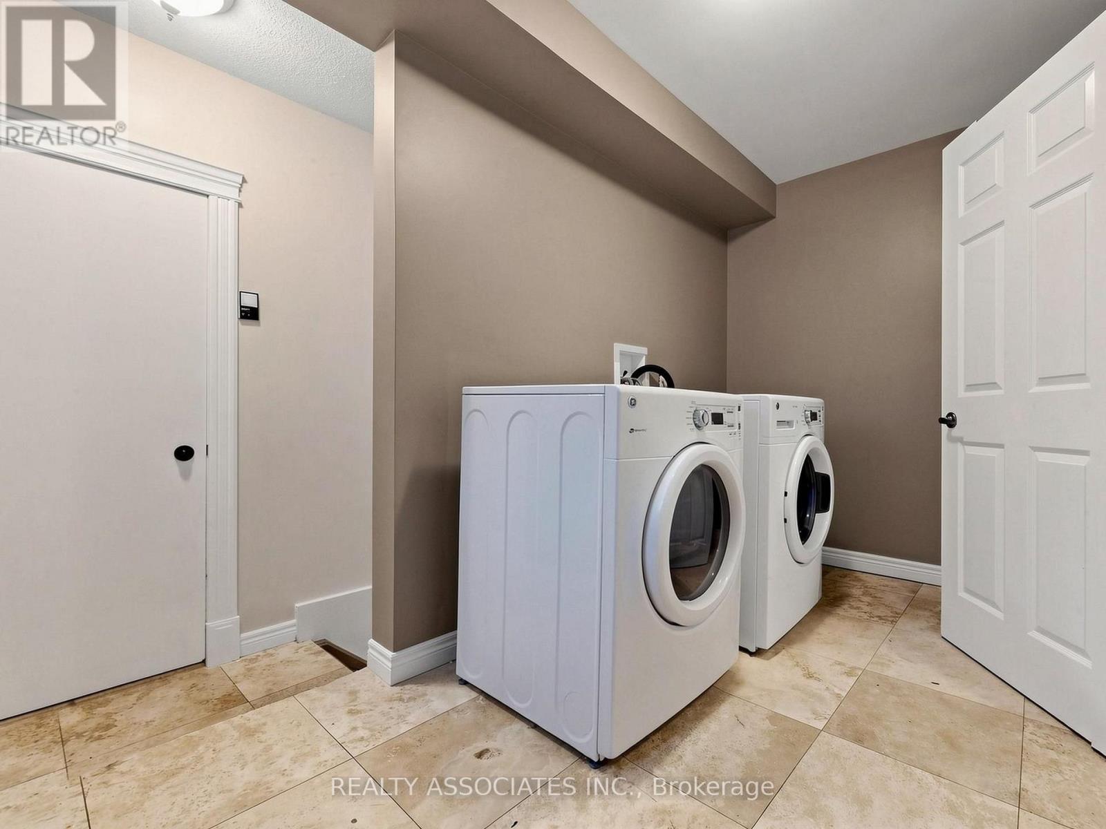 96 Zinnia Place S, Vaughan, Ontario  L4L 6G7 - Photo 33 - N13592408