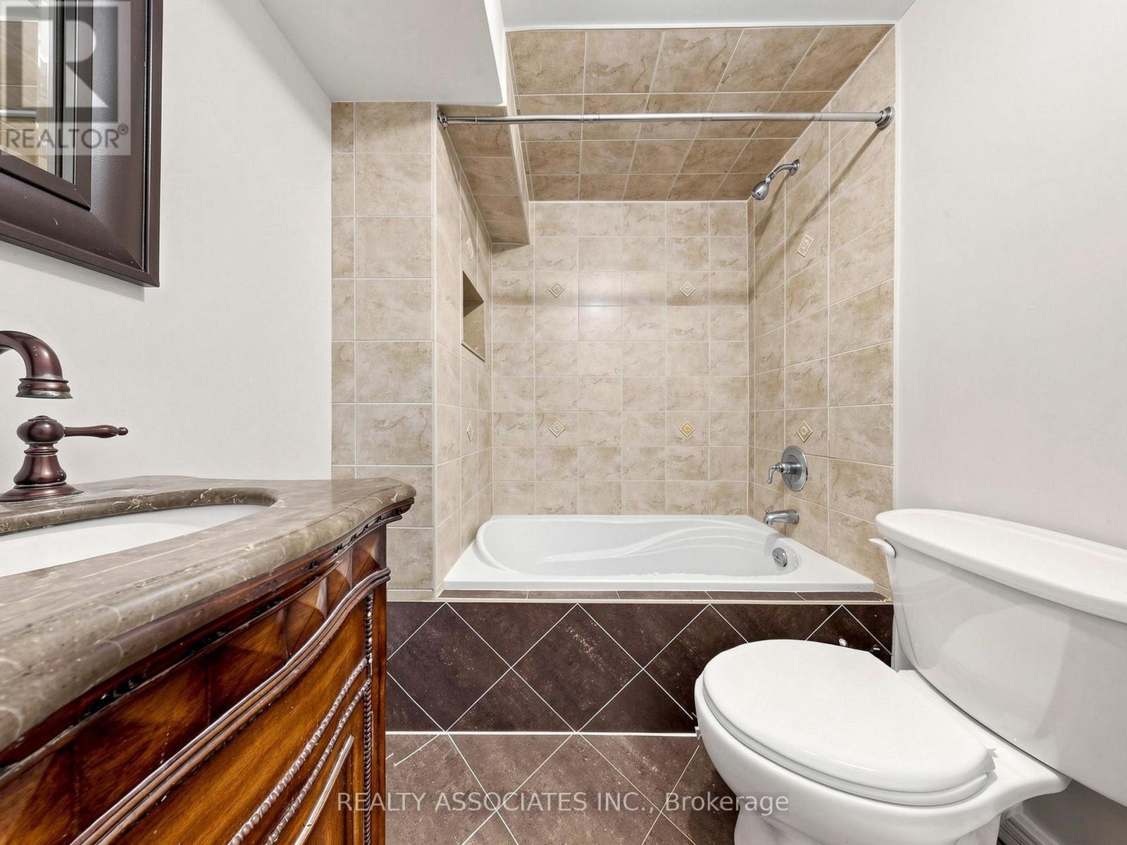 96 Zinnia Place S, Vaughan, Ontario  L4L 6G7 - Photo 25 - N13592408