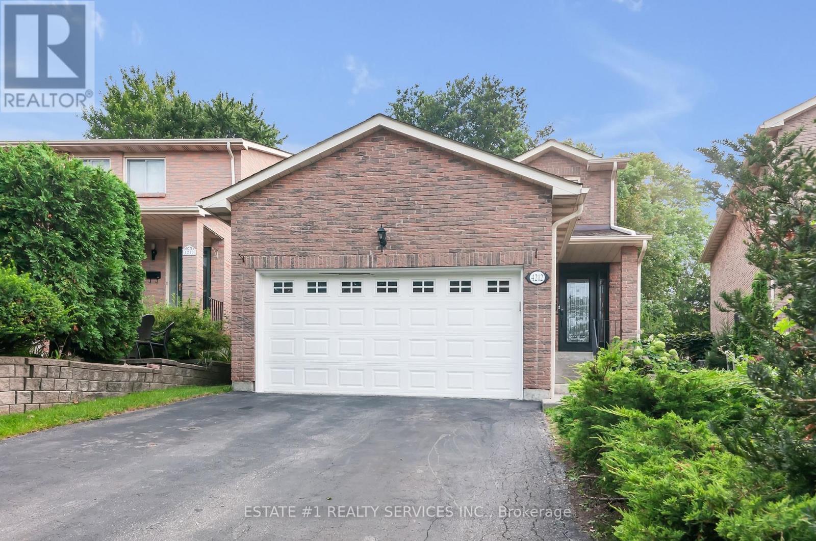 4212 Powderhorn Crescent, Mississauga, Ontario  L5L 3B9 - Photo 2 - W13680152