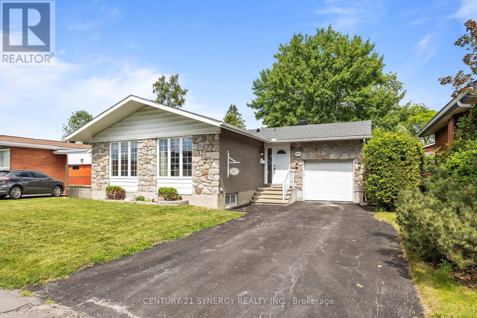 2201 Haig Drive, Ottawa, Ontario  K1G 2L3 - Photo 2 - X13544796