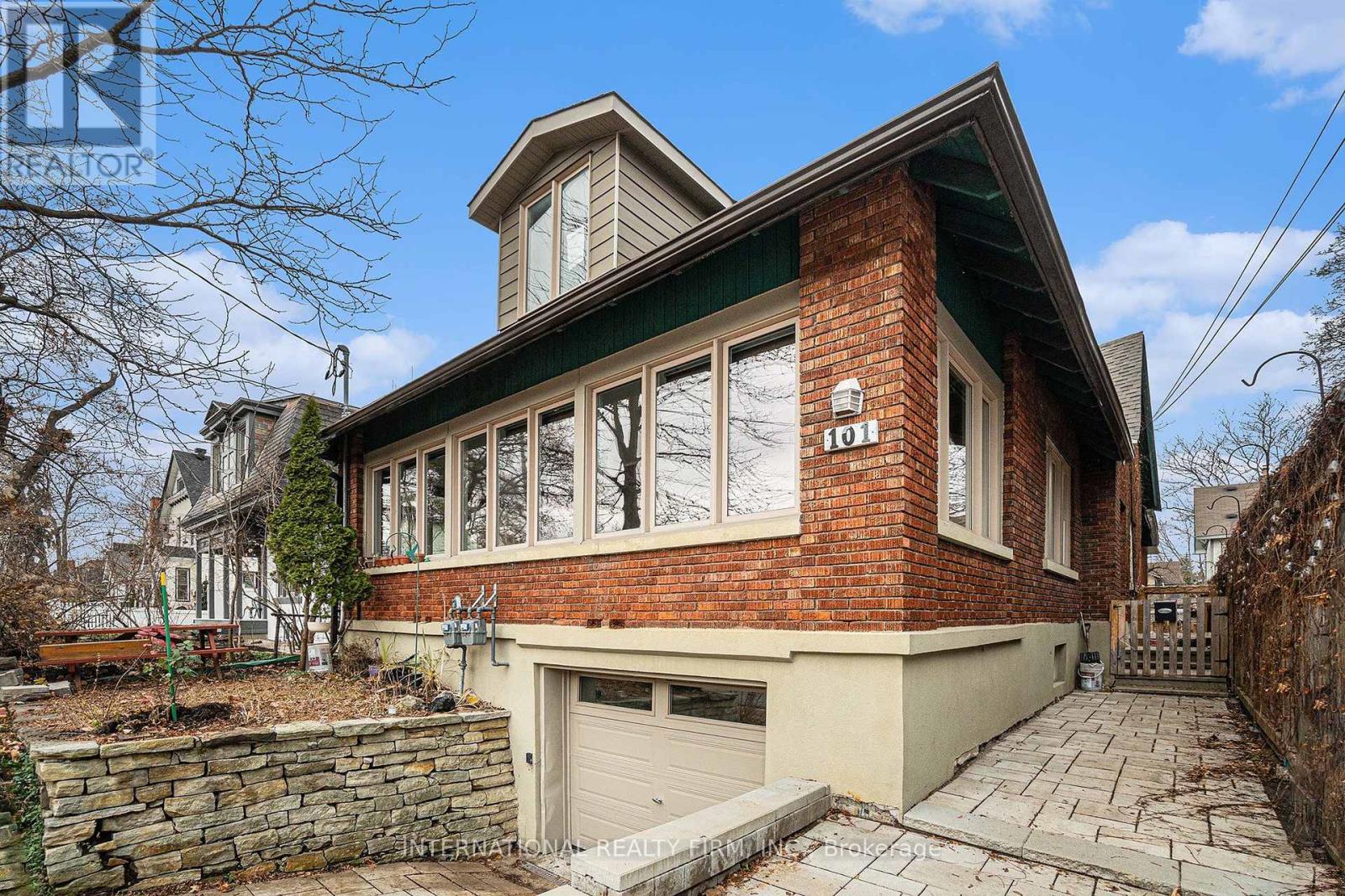 101 Cameron Avenue, Ottawa, Ontario  K1S 0W8 - Photo 1 - X13681870