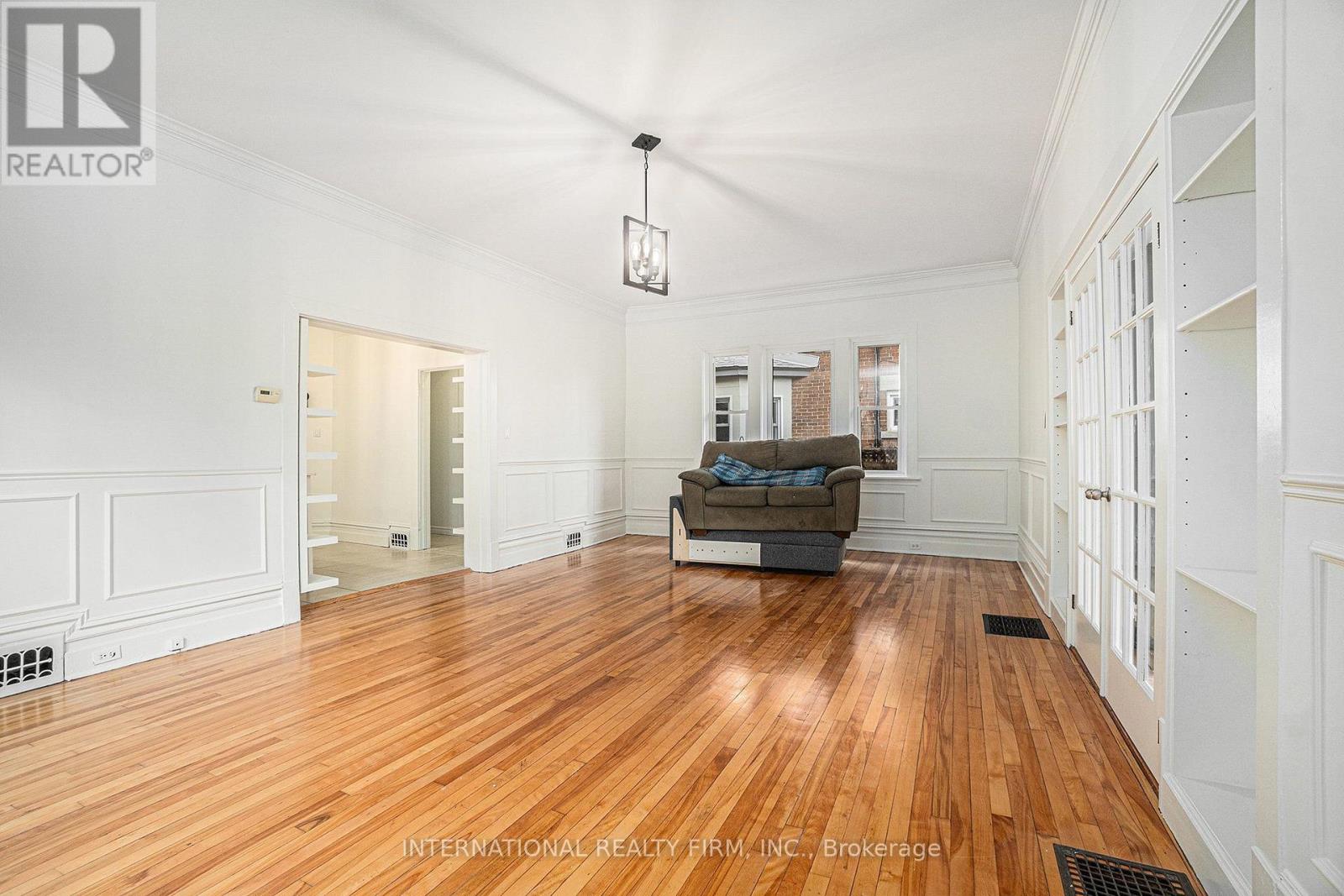 101 Cameron Avenue, Ottawa, Ontario  K1S 0W8 - Photo 3 - X13681870