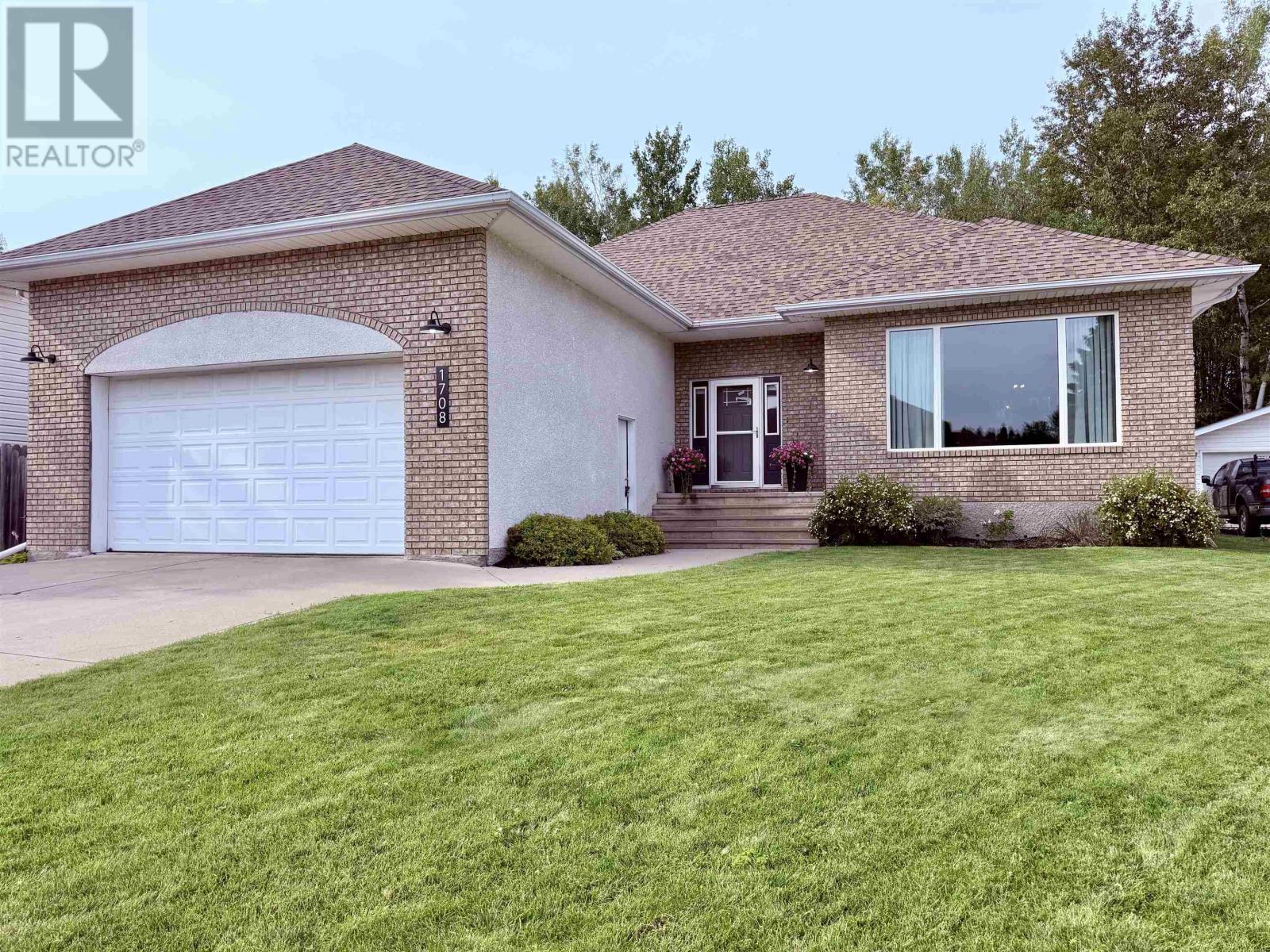 1708 Lyndy Pl, Fort Frances, Ontario  P9A 3V4 - Photo 1 - TB2602381