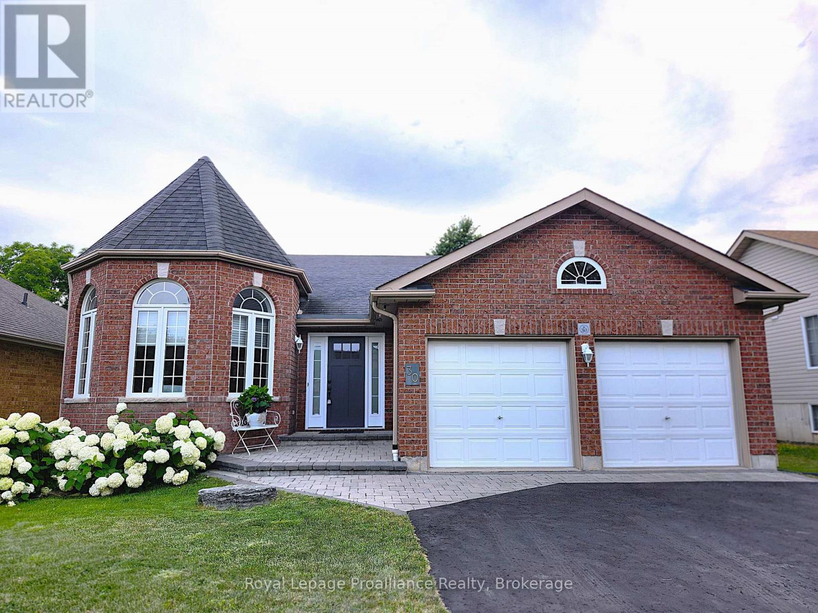 30 Heartwood Drive, Belleville, Ontario  K8P 5L9 - Photo 2 - X13597814