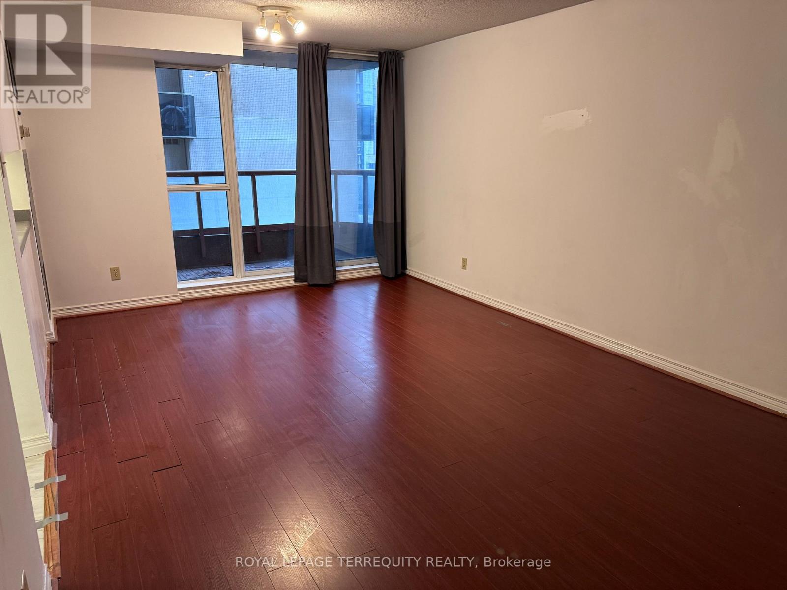 907 - 736 BAY STREET, Toronto, Ontario