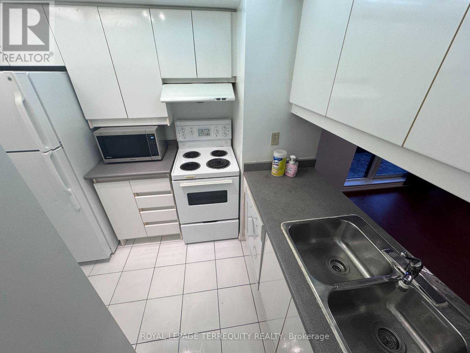 907 - 736 Bay Street, Toronto, Ontario  M5G 2M4 - Photo 3 - C13682184